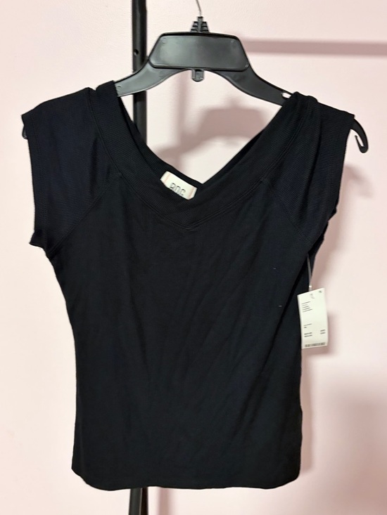 BDG Shannen Ribbed V-Neck Black Top XL NWT - Picture 2 of 9